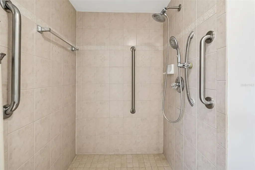 10375 Carrollwood Lane Tampa FL 33618