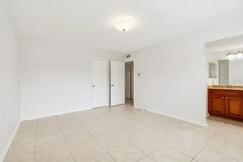 10375 Carrollwood Lane Tampa FL 33618