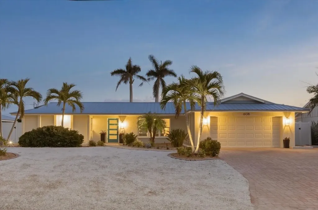 608 Gladstone Lane Holmes Beach FL 34217