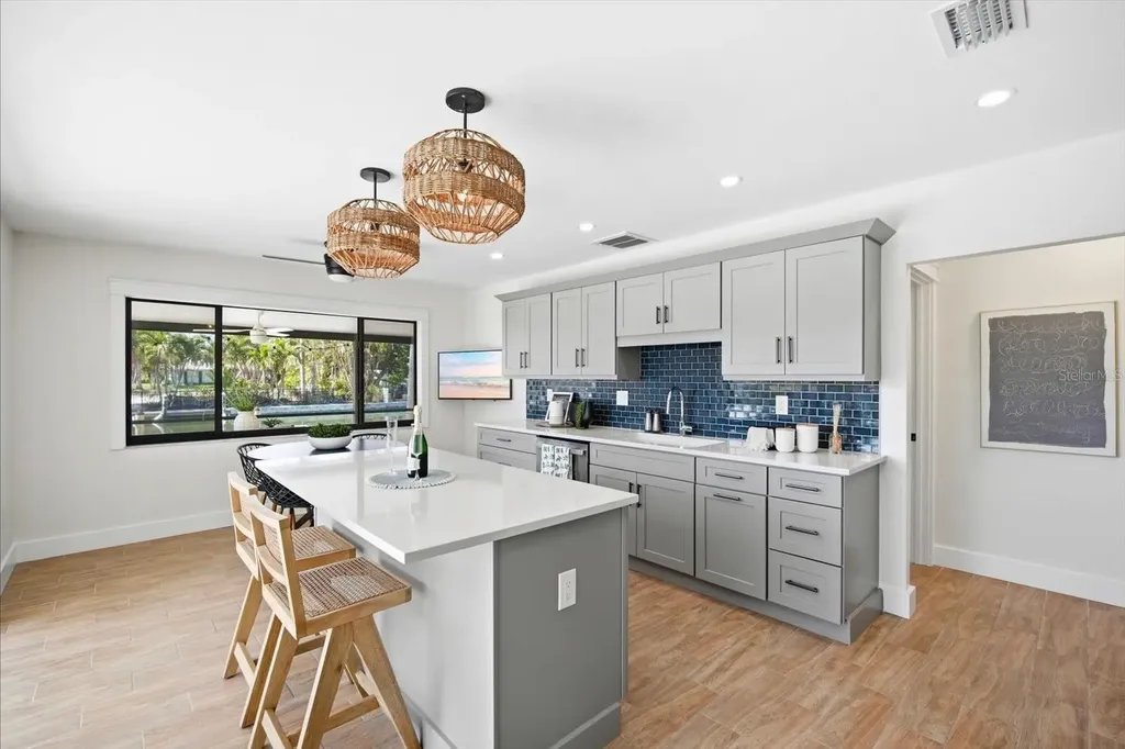 608 Gladstone Lane Holmes Beach FL 34217