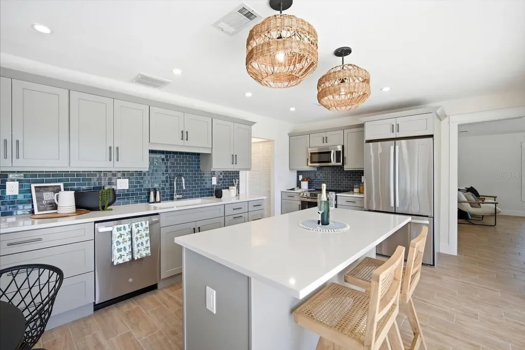 608 Gladstone Lane Holmes Beach FL 34217