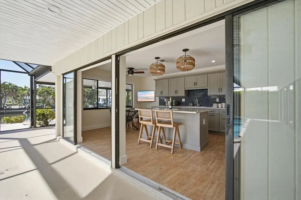 608 Gladstone Lane Holmes Beach FL 34217