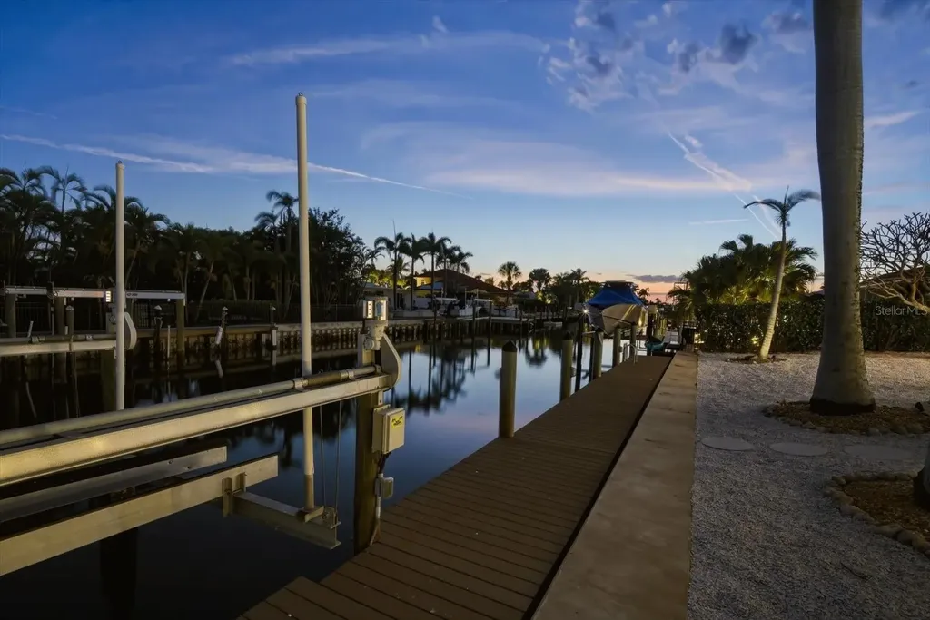608 Gladstone Lane Holmes Beach FL 34217
