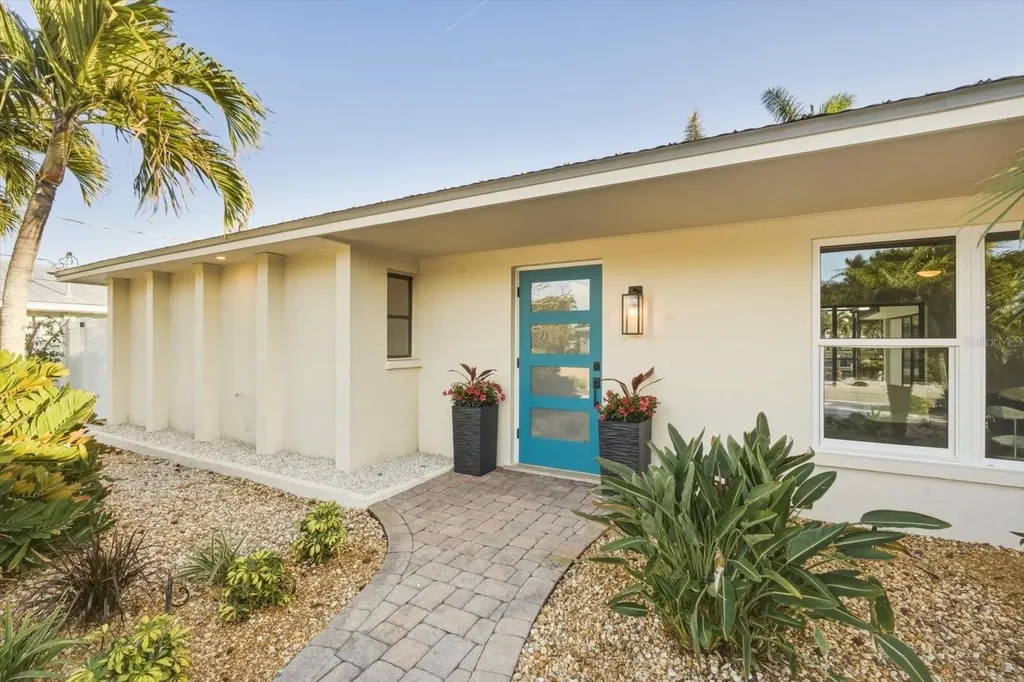 608 Gladstone Lane Holmes Beach FL 34217