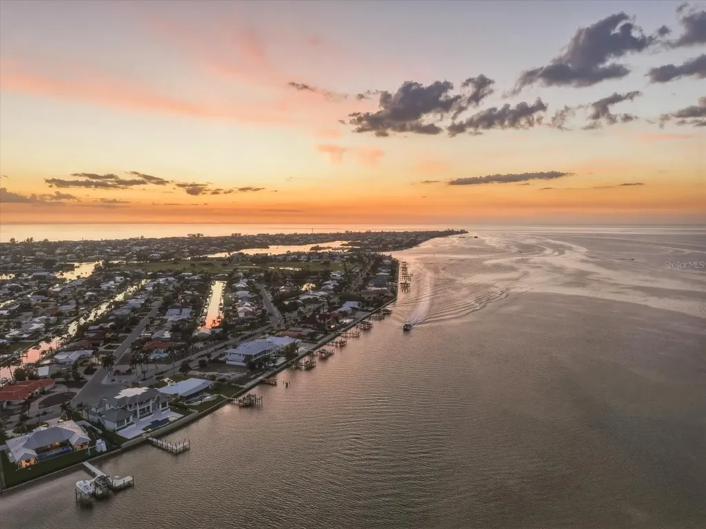 608 Gladstone Lane Holmes Beach FL 34217
