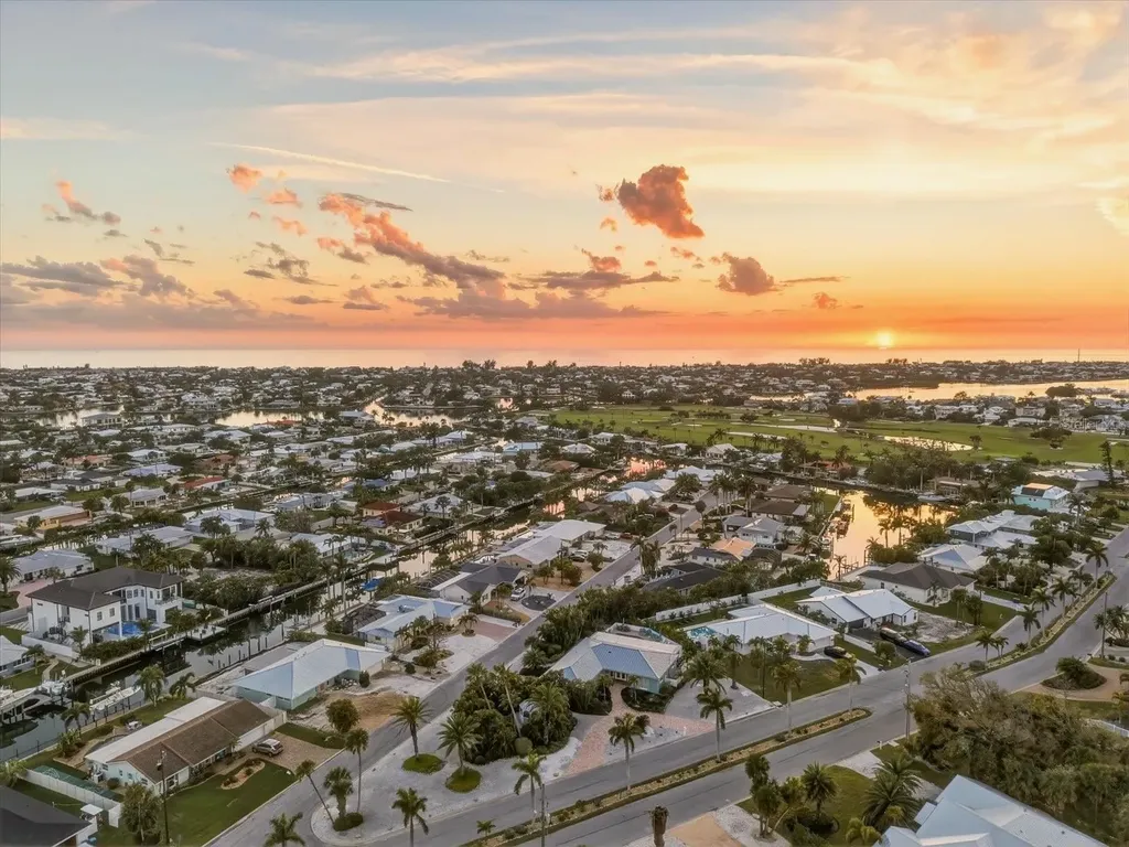 608 Gladstone Lane Holmes Beach FL 34217