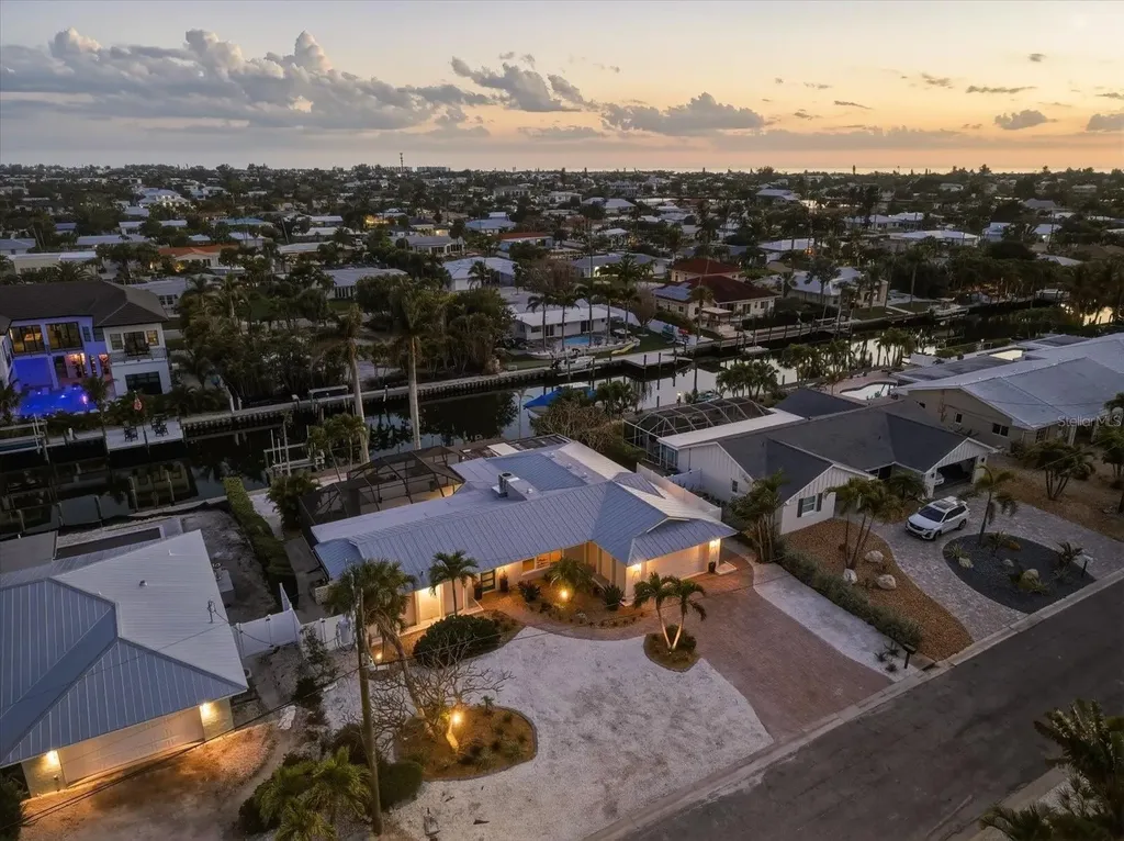 608 Gladstone Lane Holmes Beach FL 34217