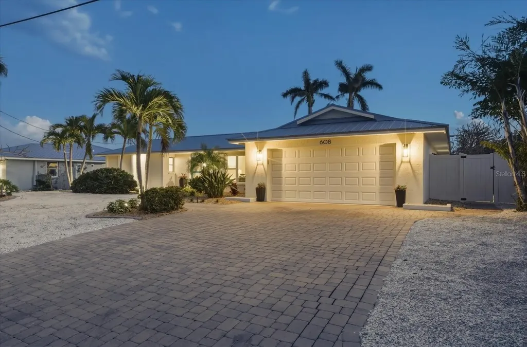 608 Gladstone Lane Holmes Beach FL 34217