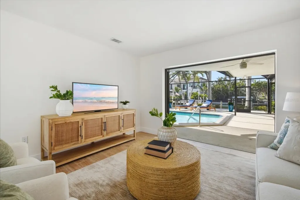 608 Gladstone Lane Holmes Beach FL 34217