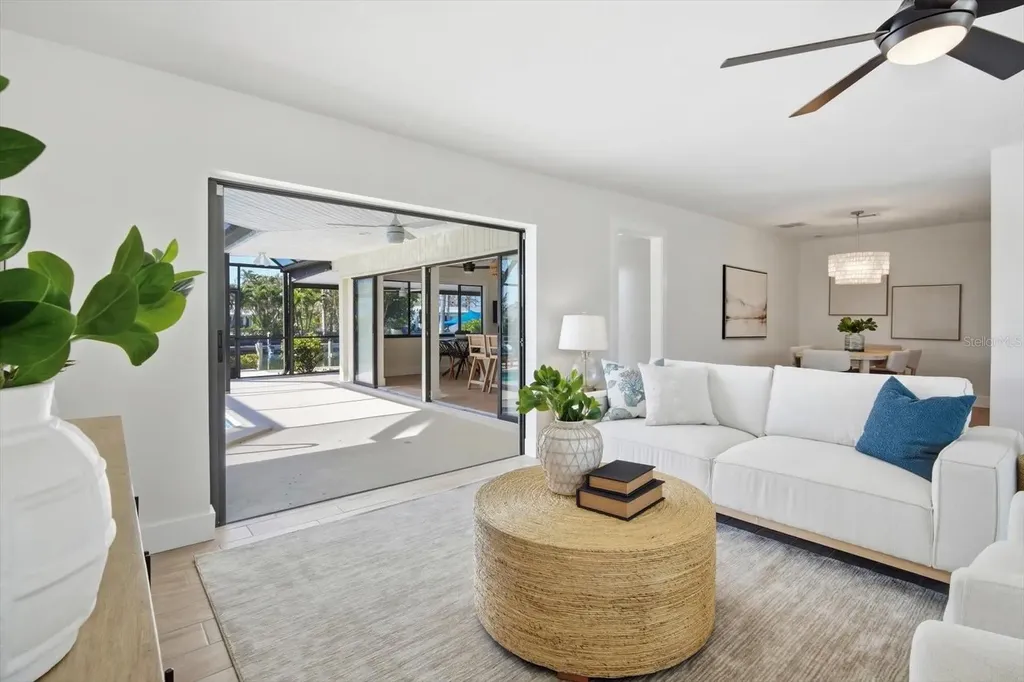 608 Gladstone Lane Holmes Beach FL 34217