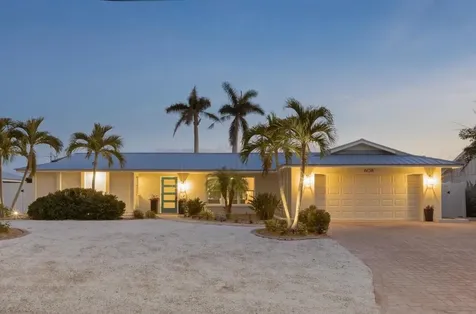 608 Gladstone Lane Holmes Beach FL 34217