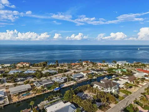 608 Gladstone Lane Holmes Beach FL 34217
