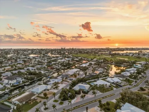608 Gladstone Lane Holmes Beach FL 34217