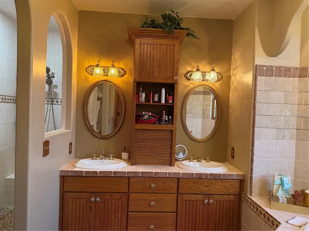 10555 NW 28th Place Ocala FL 34482