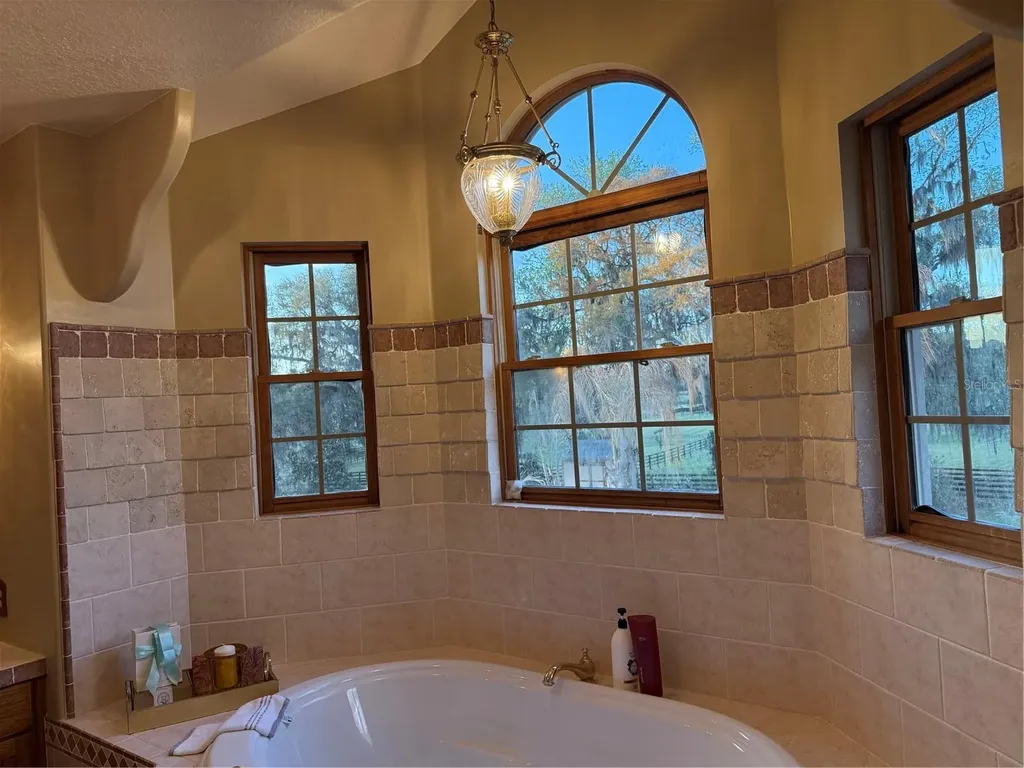 10555 NW 28th Place Ocala FL 34482