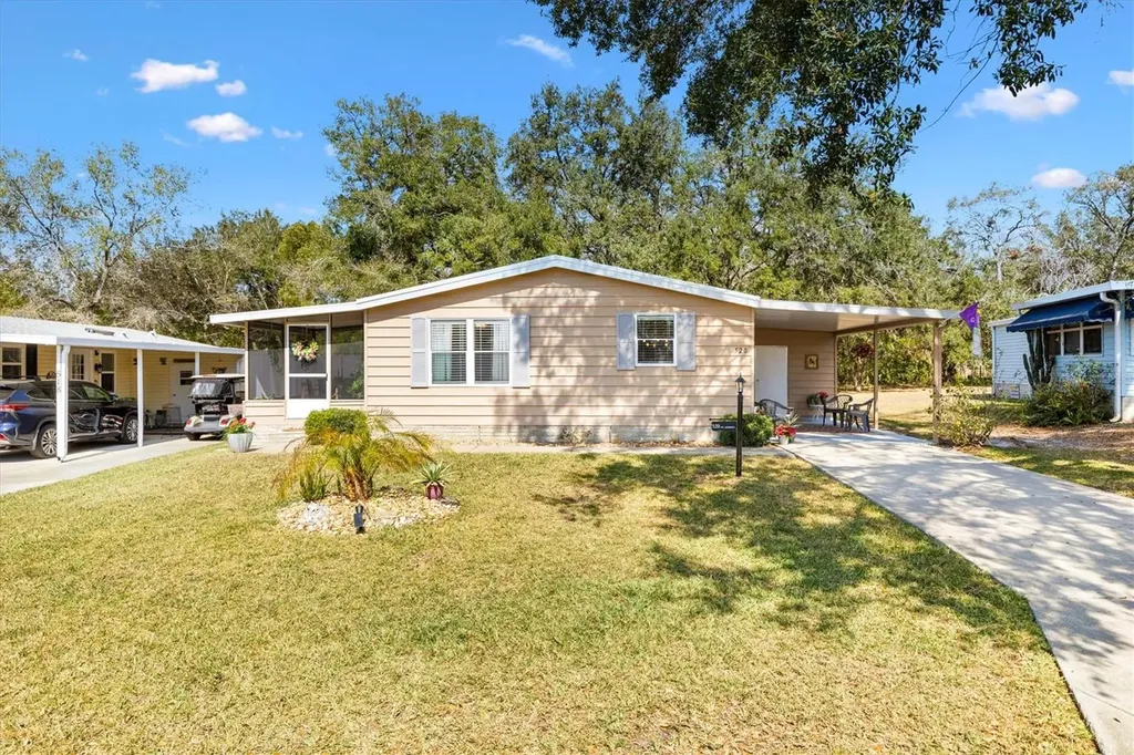 520 Saint Andrews Boulevard Lady Lake FL 32159