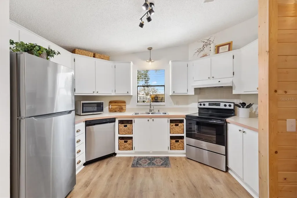 520 Saint Andrews Boulevard Lady Lake FL 32159