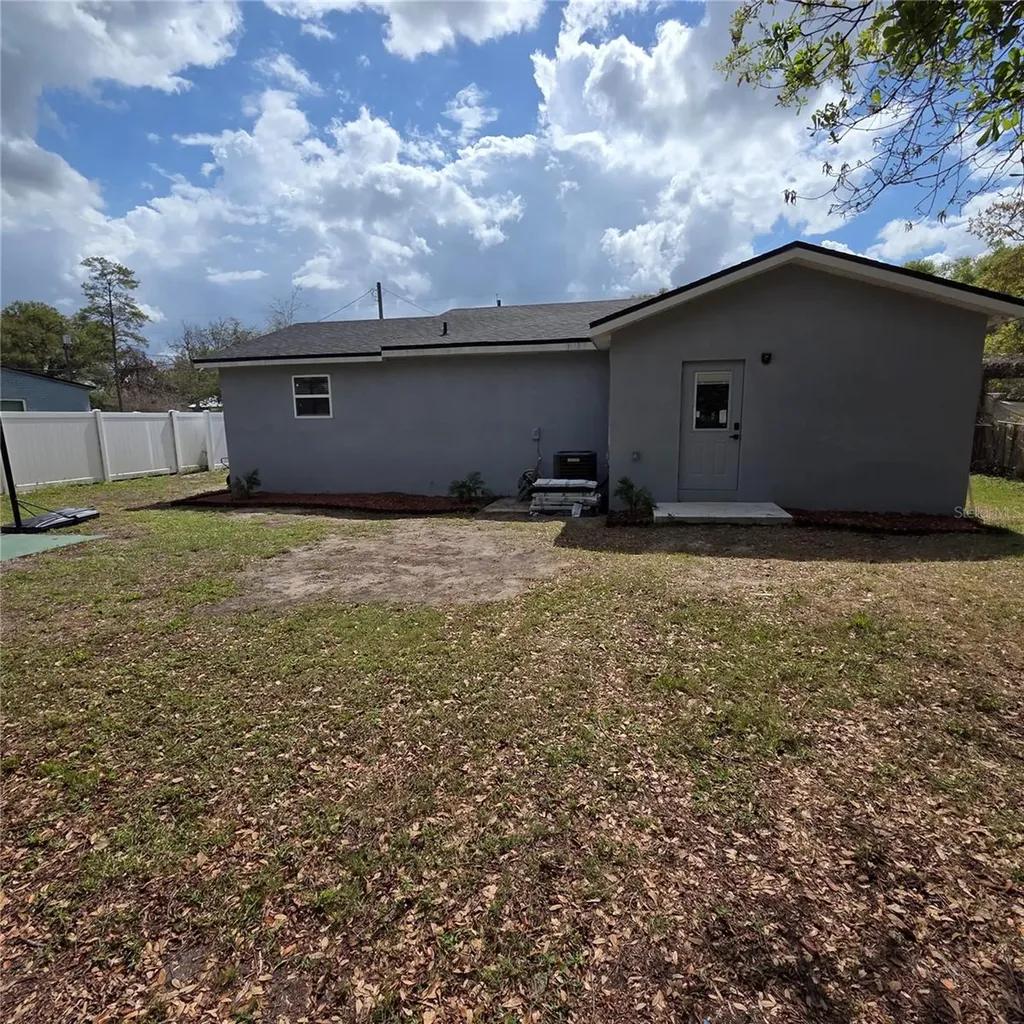 1106 Valencia Road Plant City FL 33563