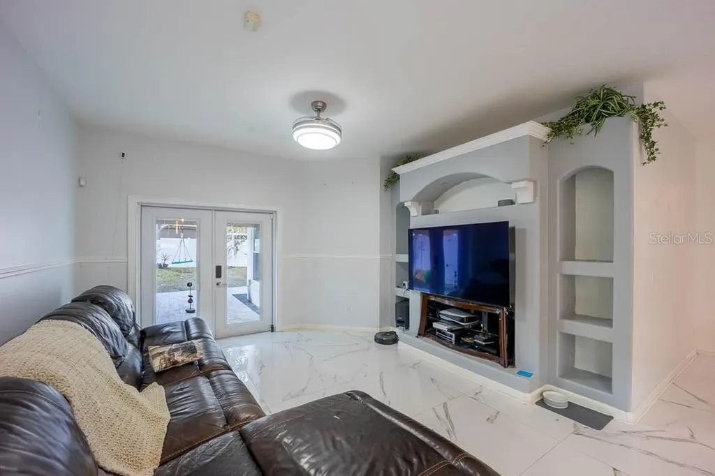 8915 Victoria Isle Place Orlando FL 32829