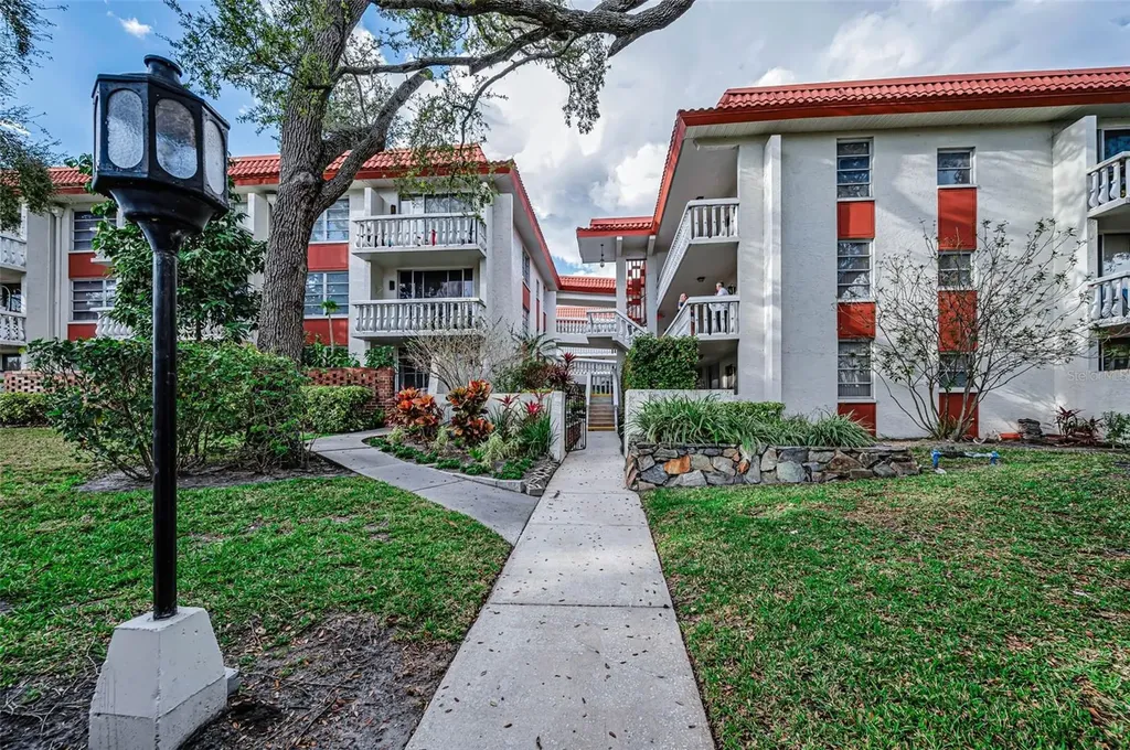 1001 Pearce Drive Clearwater FL 33764
