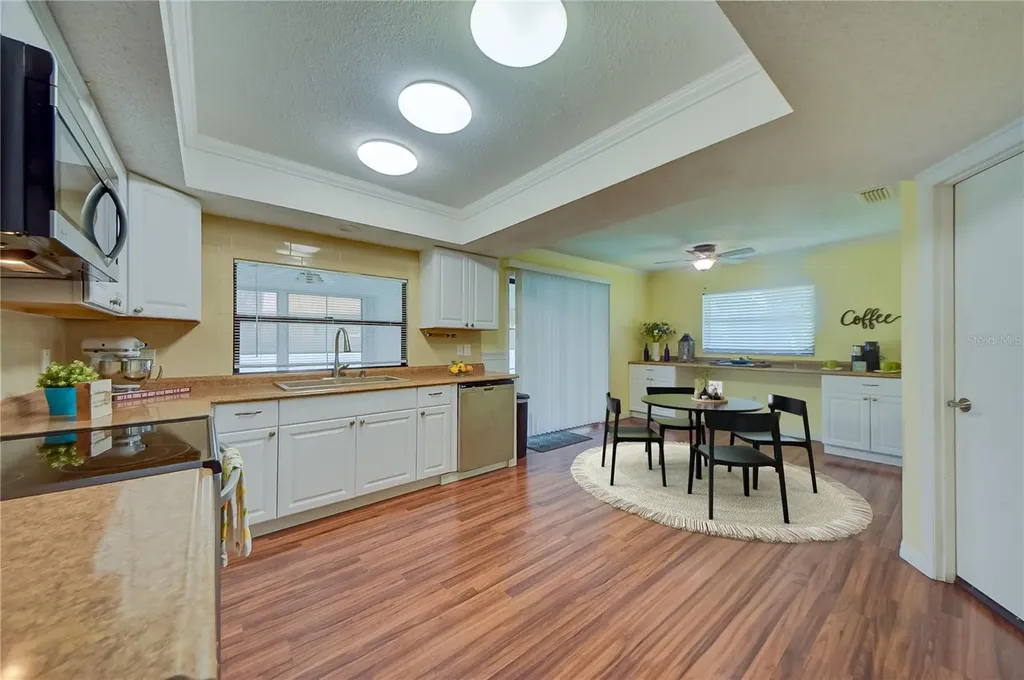 3001 Vivienda Boulevard Bradenton FL 34207