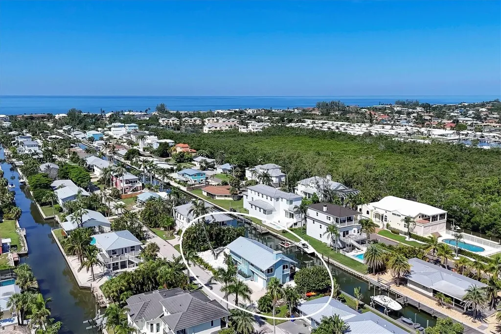 825 Tarawitt Drive Longboat Key FL 34228