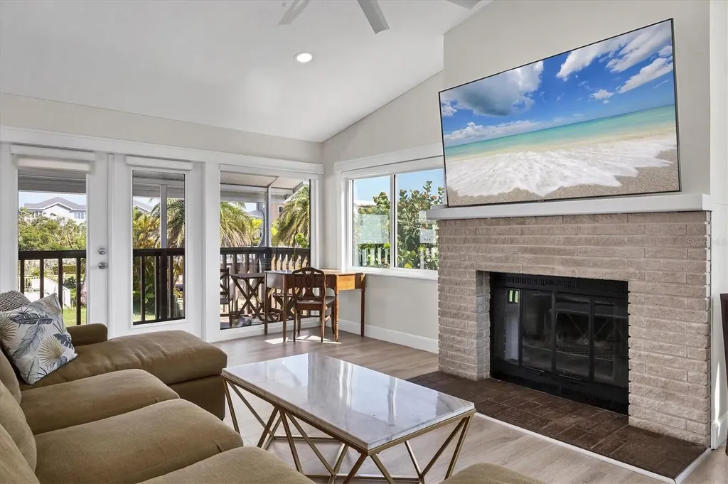 825 Tarawitt Drive Longboat Key FL 34228