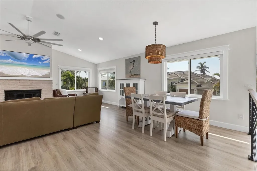 825 Tarawitt Drive Longboat Key FL 34228