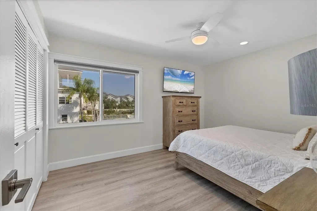 825 Tarawitt Drive Longboat Key FL 34228