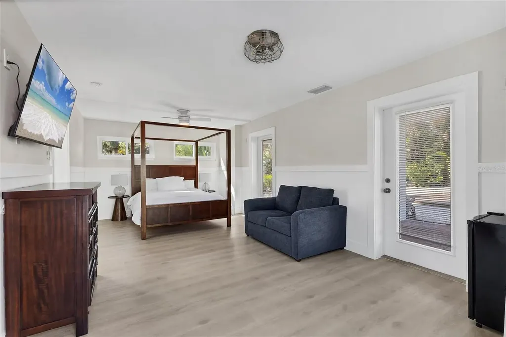 825 Tarawitt Drive Longboat Key FL 34228