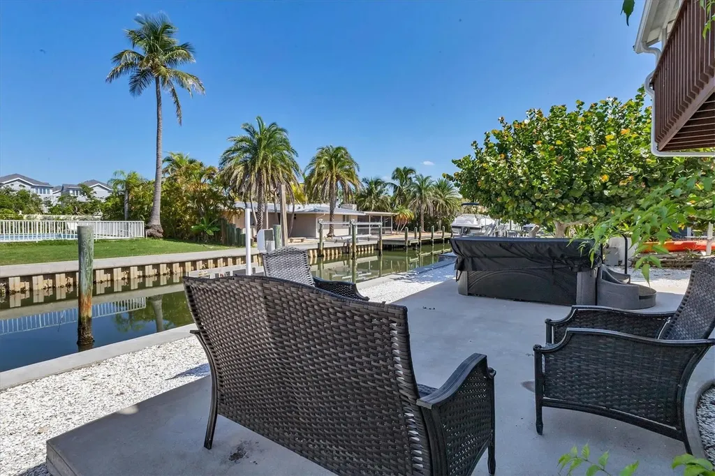 825 Tarawitt Drive Longboat Key FL 34228