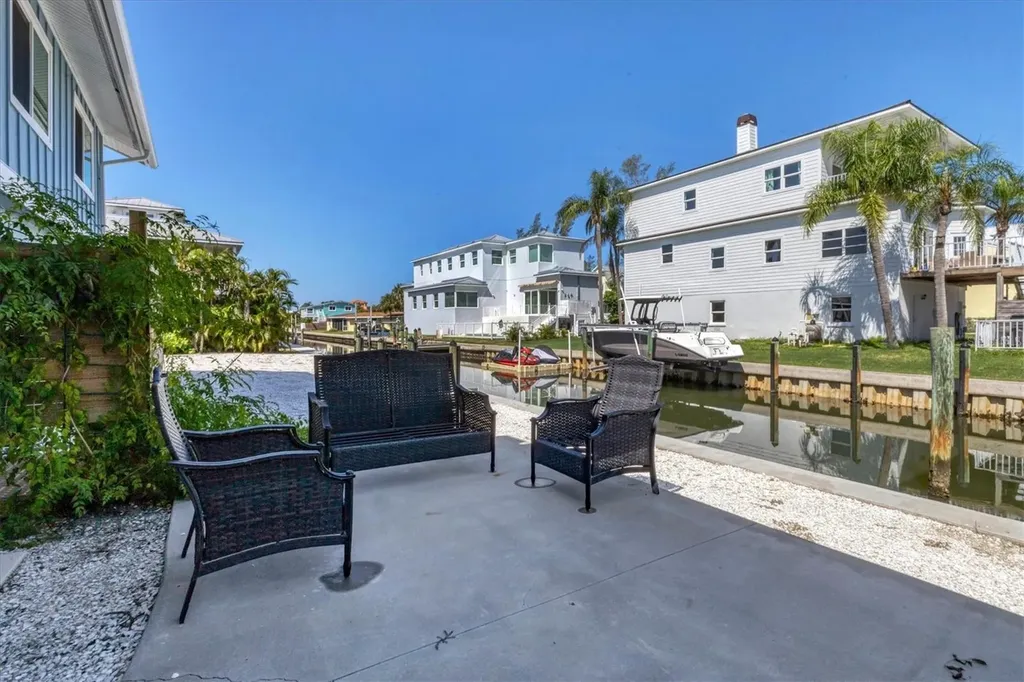 825 Tarawitt Drive Longboat Key FL 34228