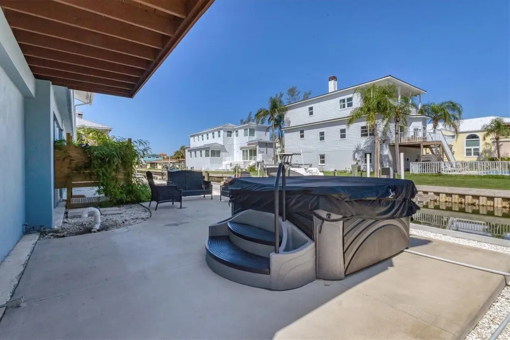 825 Tarawitt Drive Longboat Key FL 34228
