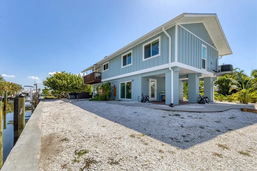 825 Tarawitt Drive Longboat Key FL 34228