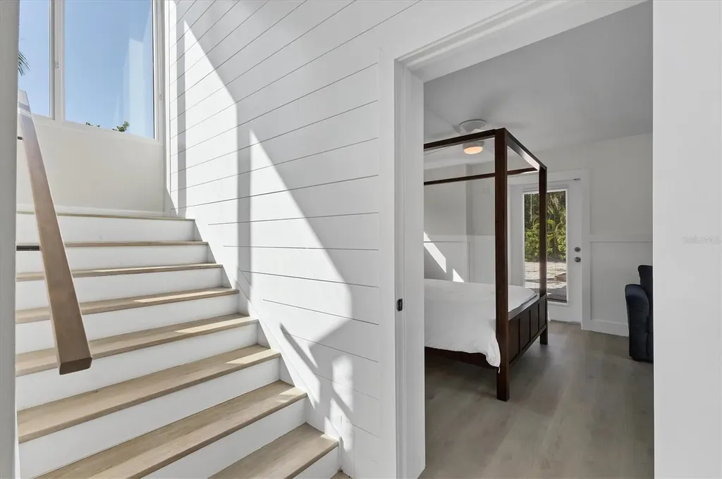 825 Tarawitt Drive Longboat Key FL 34228
