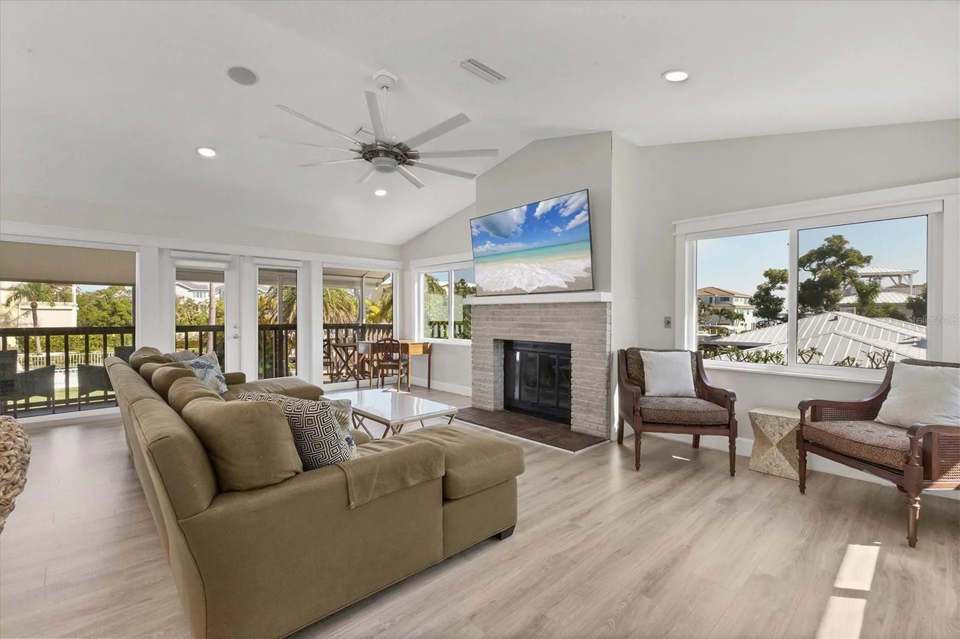 825 Tarawitt Drive Longboat Key FL 34228