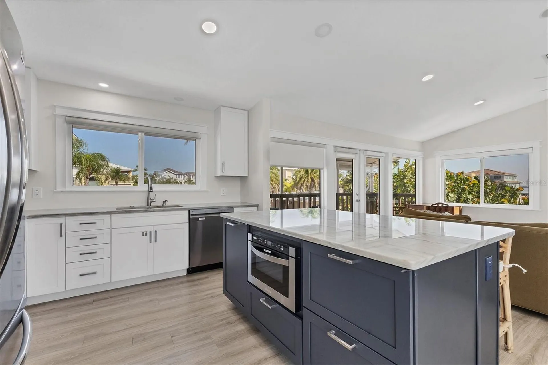 825 Tarawitt Drive Longboat Key FL 34228