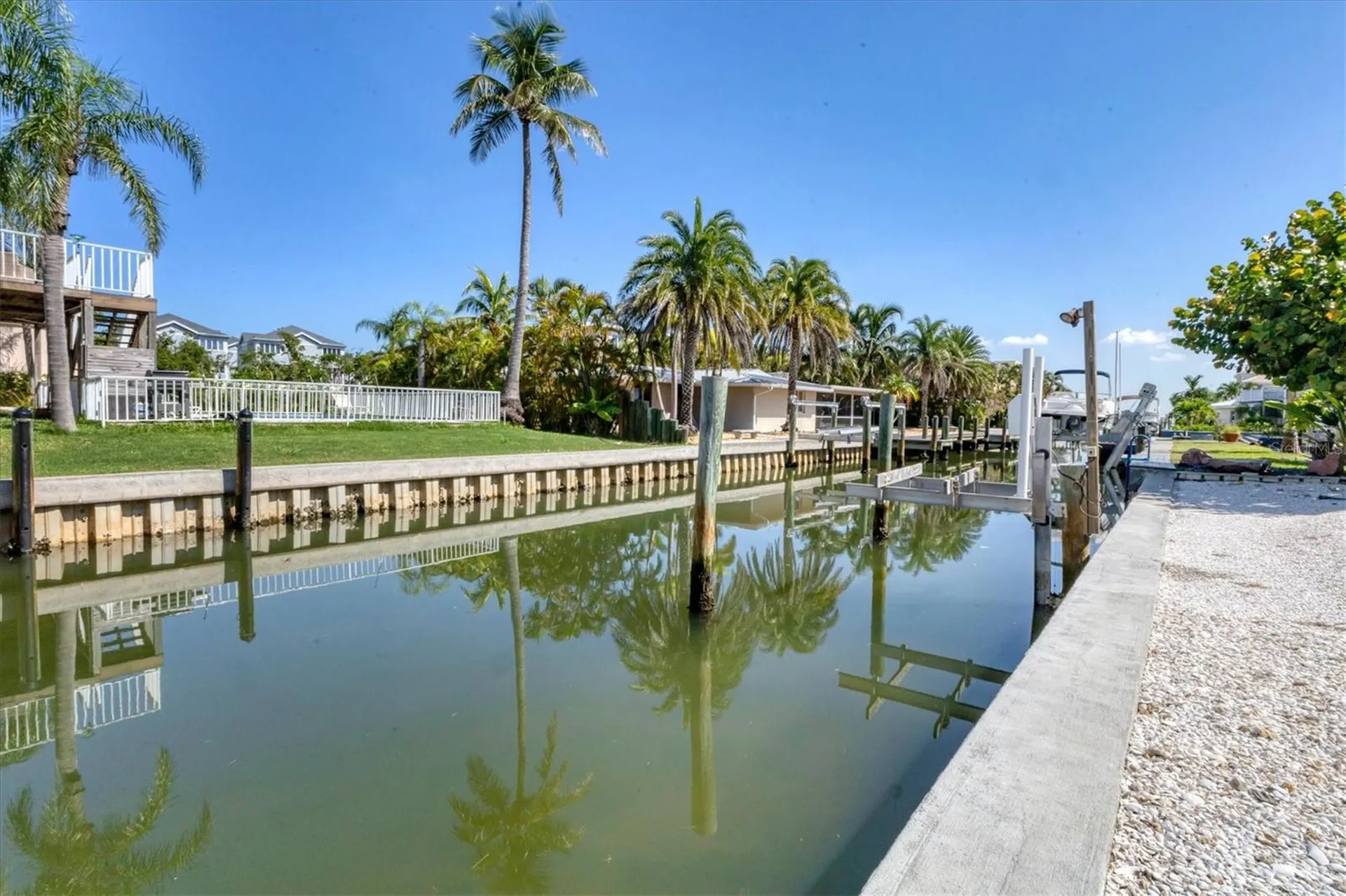 825 Tarawitt Drive Longboat Key FL 34228
