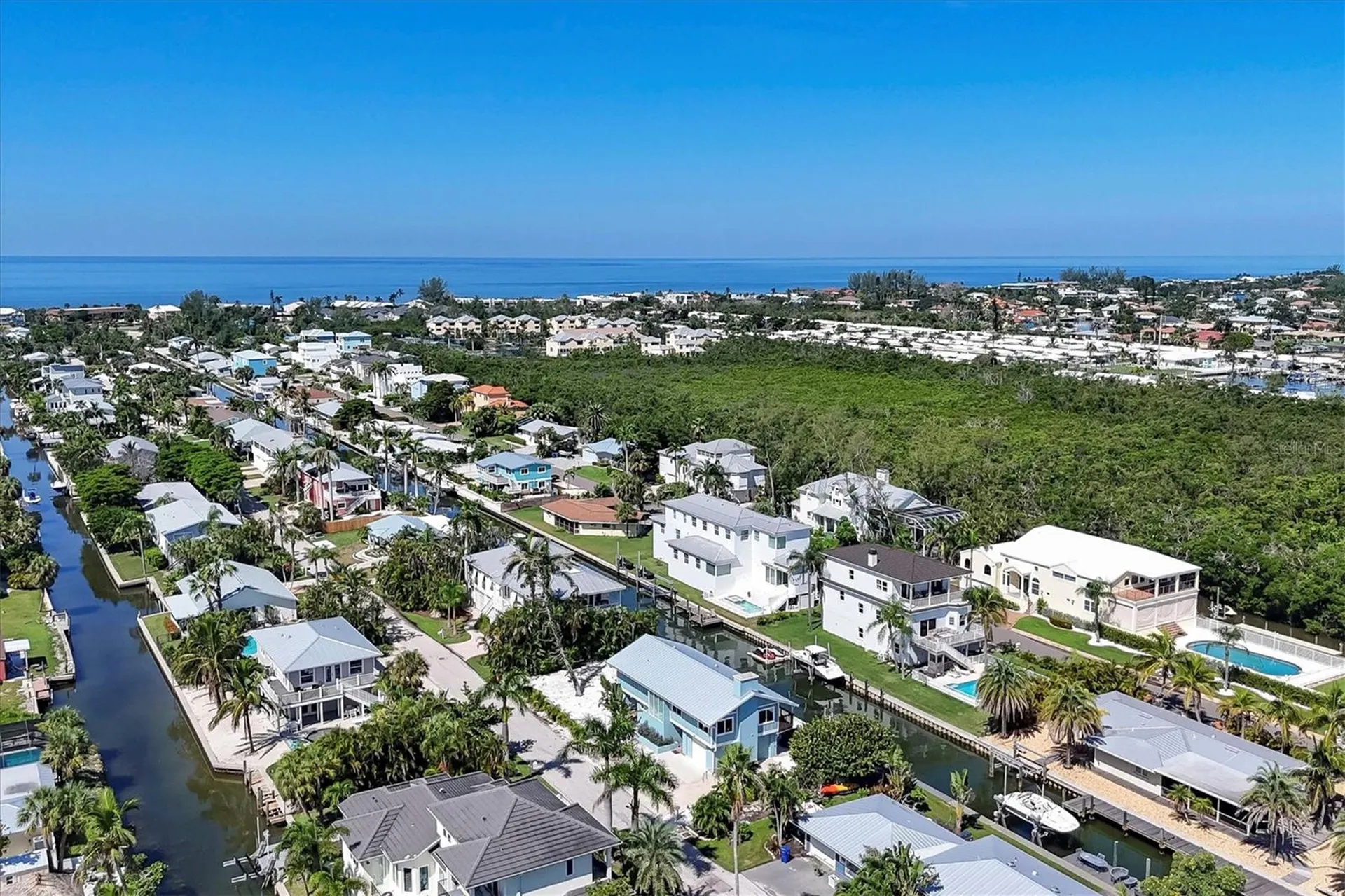825 Tarawitt Drive Longboat Key FL 34228