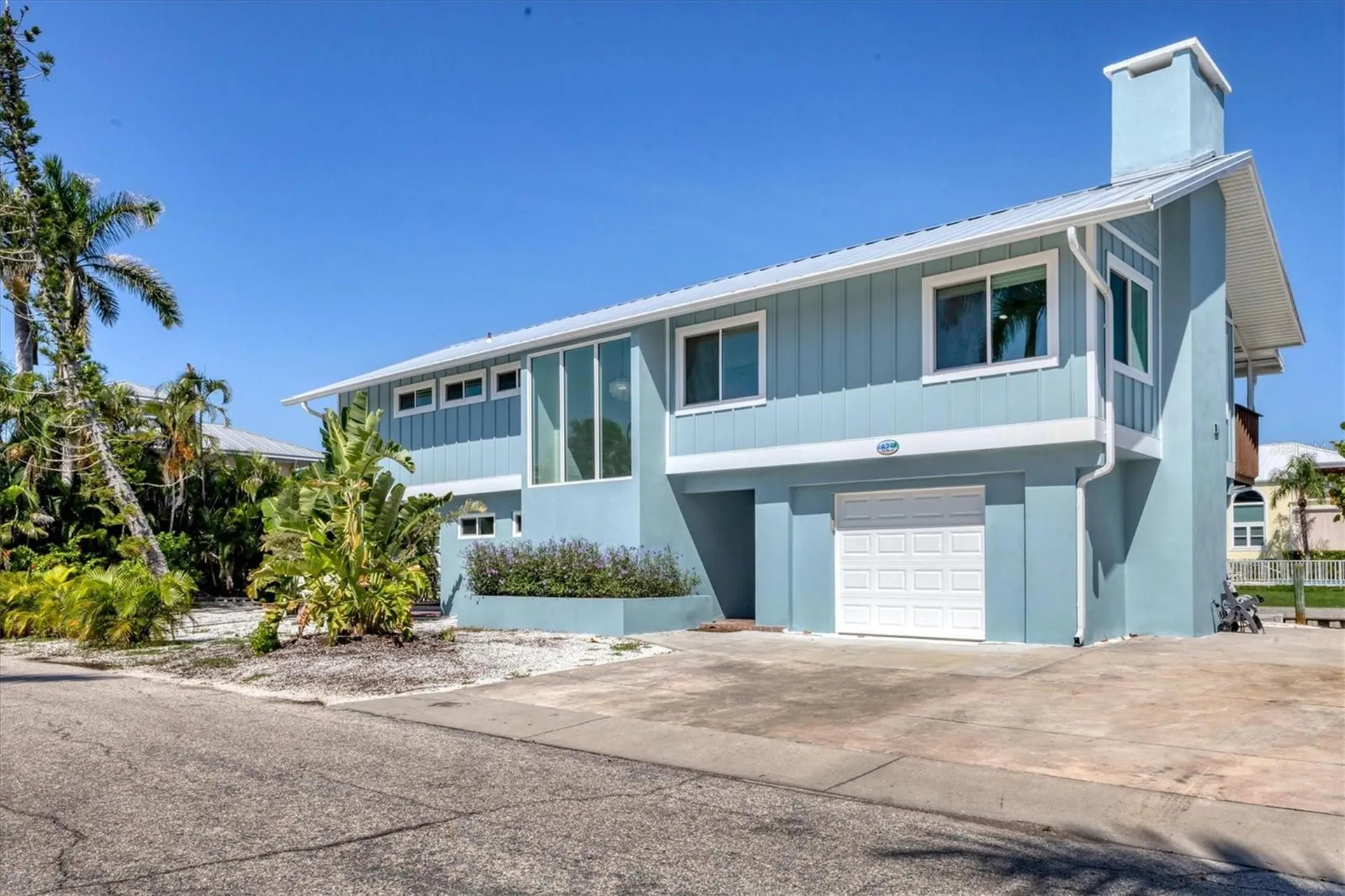 825 Tarawitt Drive Longboat Key FL 34228