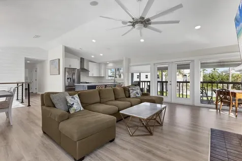 825 Tarawitt Drive Longboat Key FL 34228