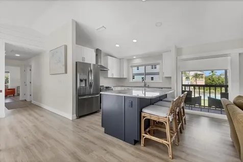 825 Tarawitt Drive Longboat Key FL 34228