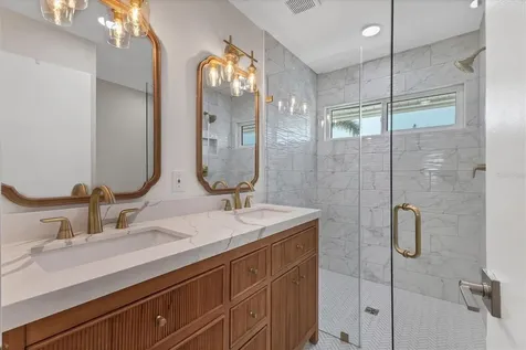 825 Tarawitt Drive Longboat Key FL 34228