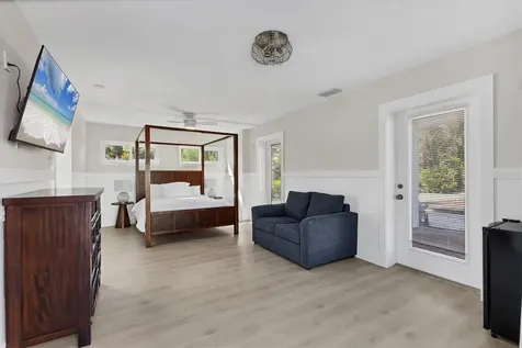 825 Tarawitt Drive Longboat Key FL 34228