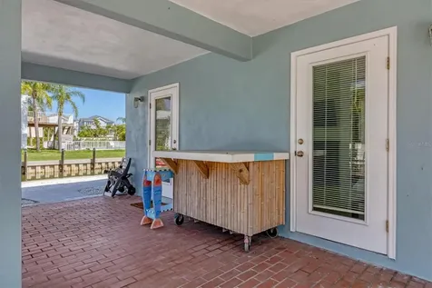 825 Tarawitt Drive Longboat Key FL 34228