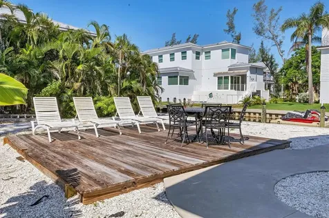 825 Tarawitt Drive Longboat Key FL 34228