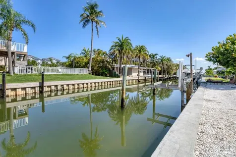 825 Tarawitt Drive Longboat Key FL 34228