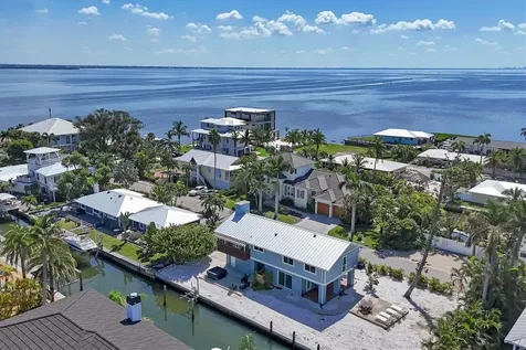 825 Tarawitt Drive Longboat Key FL 34228