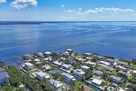 825 Tarawitt Drive Longboat Key FL 34228