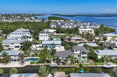 825 Tarawitt Drive Longboat Key FL 34228